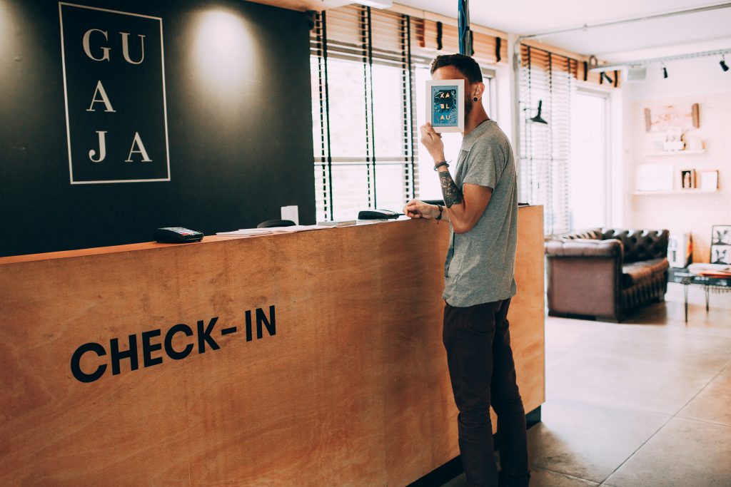 Read more about the article Enhancing Hotel Customer Service through Effective Interactions 